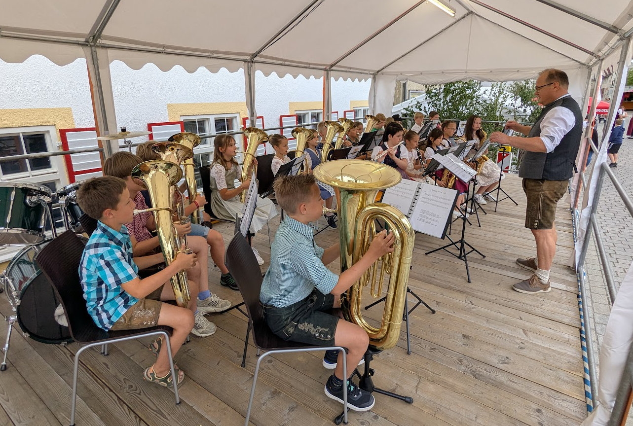 Foto der Bläser Kids beim Marktfest 2025